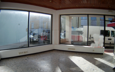 Loja em sintra, com duas montras para a rua. Perto do centro cultural.